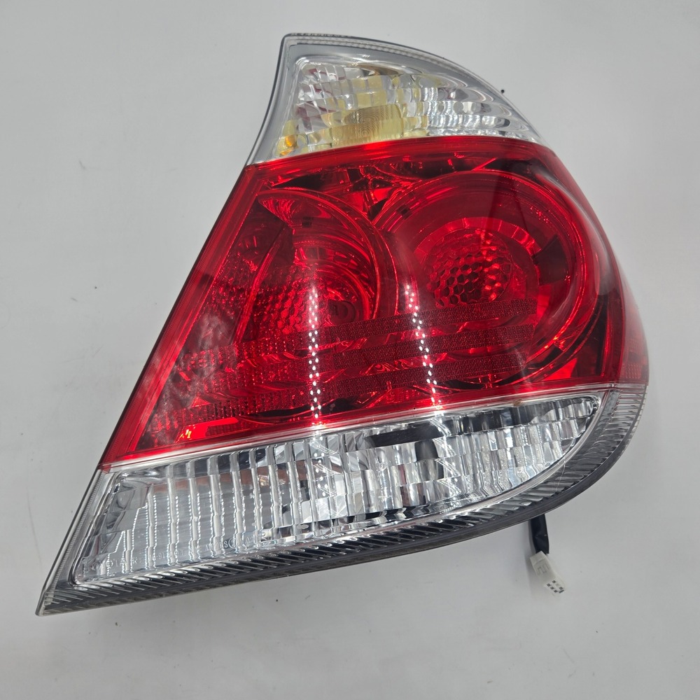 2005-2006 Toyota Camry LE XLE RH Passenger Outer Tail Light Lamp OEM TO2801155